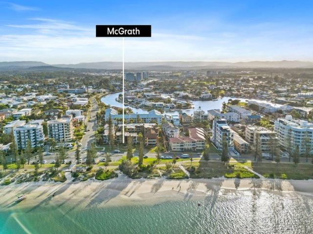 Ground Floor Two Bedroom Across From The Broadwater!