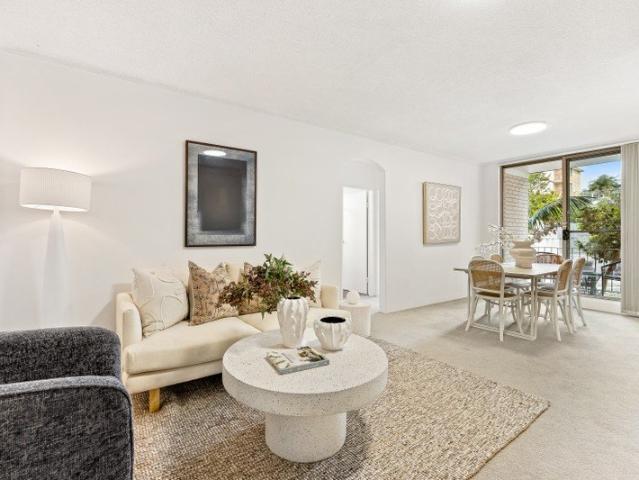 Ground Floor Two Bedroom Apartment in the Heart of Dee Why Lifestyle, Location & Convenience!