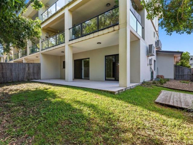 Ground Floor Unit with Massive Backyard