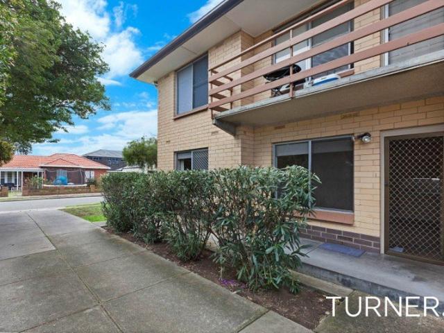 Ground floor unit with new paint and flooring throughout