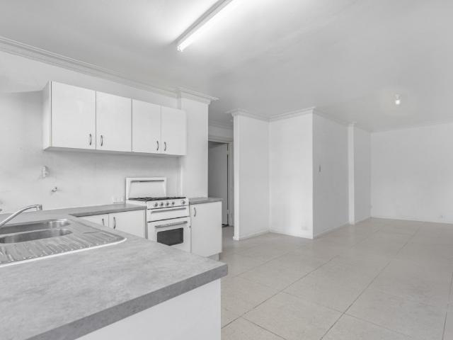 GROUND FLOOR UNIT WITH CARPORT SUPERB WOOLOOWIN VALUE AND LOCATION