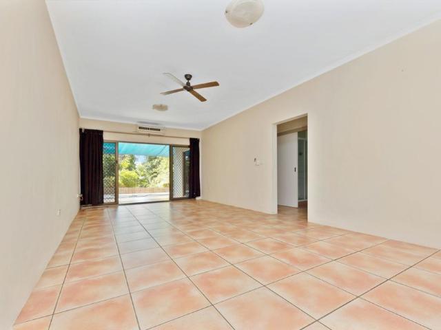 GROUND FLOOR UNIT WITH COURTYARD