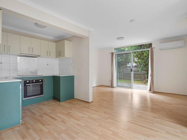 GROUND FLOOR UNIT WITH COURTYARD