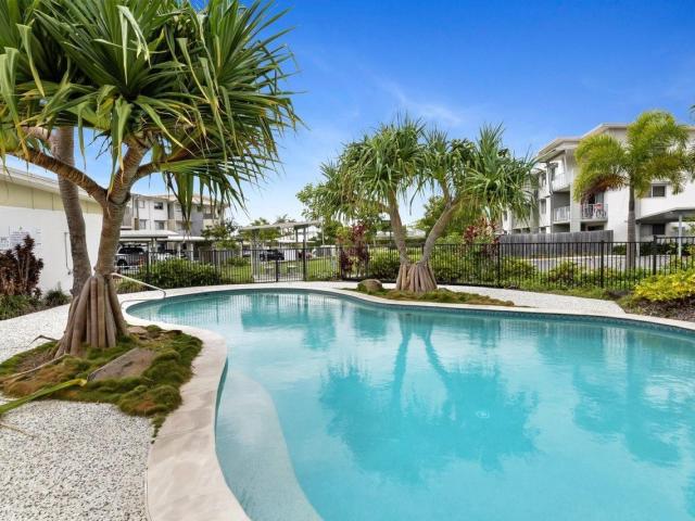 Ground Floor Unit with Courtyard & Pool in complex