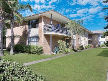 Ground floor unit with direct garden access, and a stroll to choice of beaches