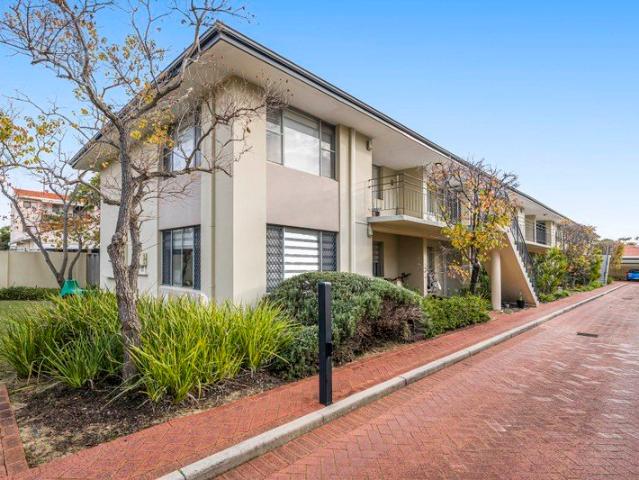Ground floor unit with everything you need at your doorstep!