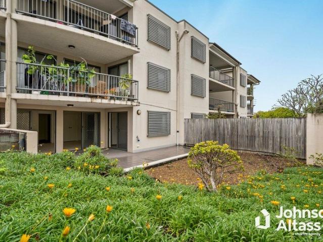 Ground Floor Unit with Huge Courtyard