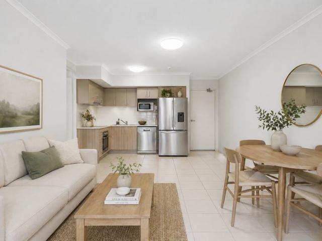 Ground Floor Unit with Private Sanctuary in Prime Stafford Location