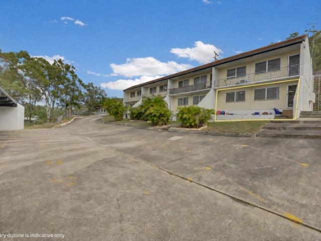 GROUND FLOOR UNIT… CENTRALLY LOCATED…