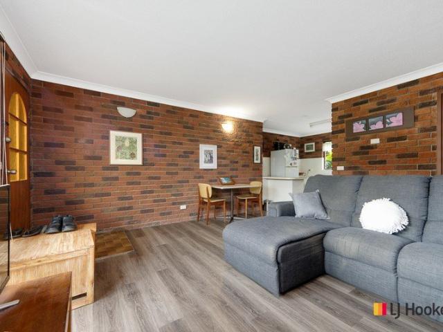 Ground Floor Unit Conveniently Close to Batemans Bay CBD Pool and Half Tennis Court !