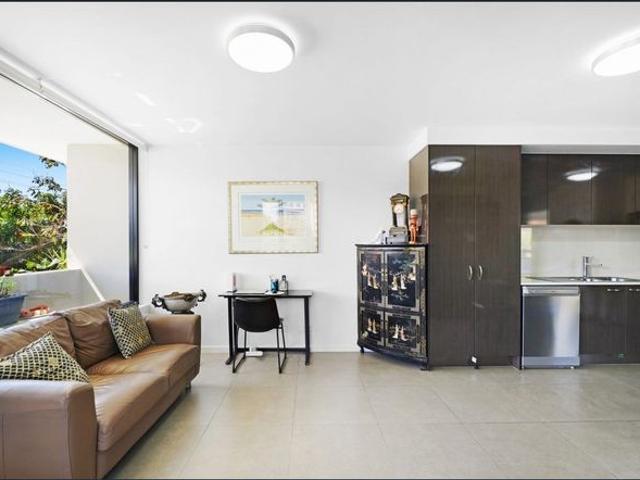 Level 1 With Lift CLOSE TO CBD AND LIGHT RAIL