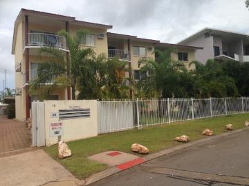 Ground Floor Unit in Convenient Location