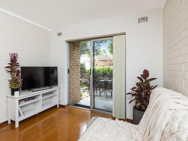 GROUND FLOOR UNIT IN GREAT LOCATION