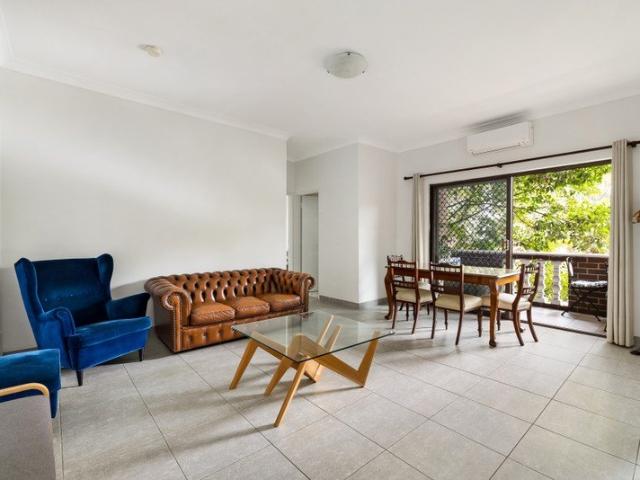 Ground floor unit in sought after pocket