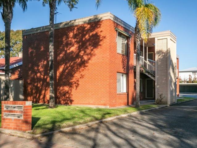 Ground Floor Unit in Sought After Westbourne Park