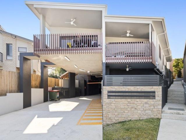 Ground Floor Unit Large Courtyard