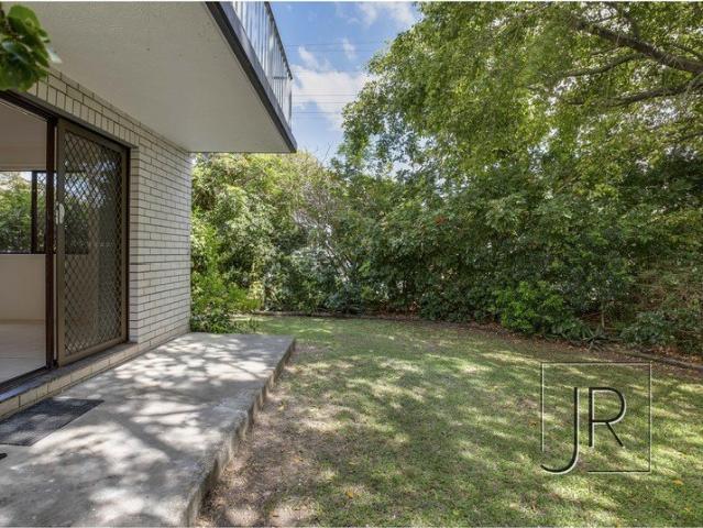 Ground floor unit located a short stroll to the Broadwater