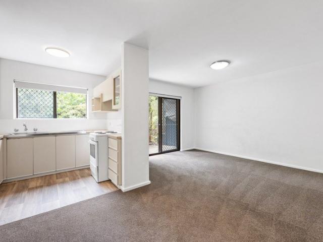 GROUND FLOOR UNIT ON THE BANKS OF THE SWAN RIVER