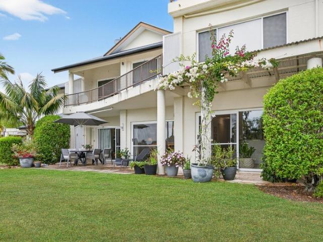 Ground Floor Villa with Stunning Golf Course Views 6 month lease