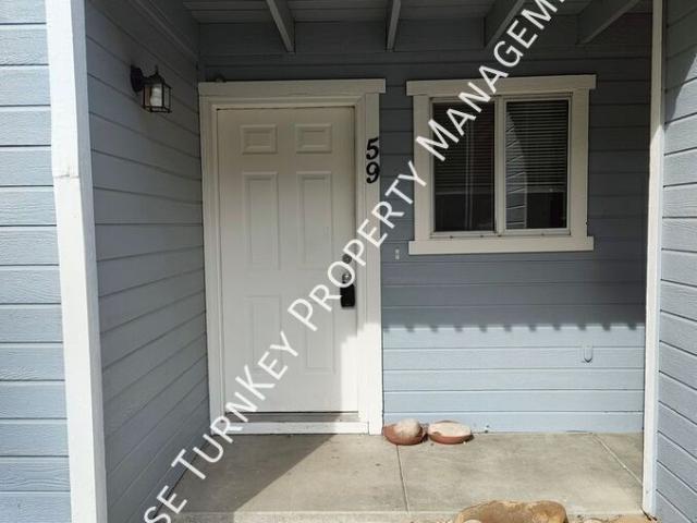Ground Level 2 bedroom unit in the Crescent Rim Area of Boise close to everything!