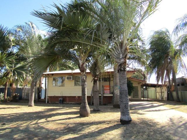 GROUND LEVEL AREA INCLUDES A BATHROOM, USE AS PARENT RETREAT / SUPERB GUEST AREA