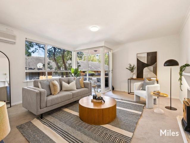 Ground Level Ease Only Metres To Burgundy Street