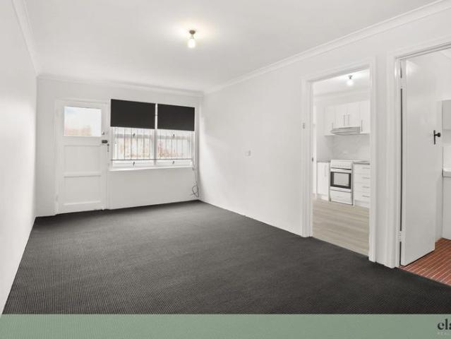 Ground Level Living in a Convenient Kedron Location