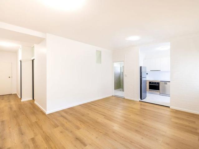 GROUND LEVEL UNIT WITH SECURE ENTRANCE