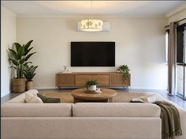 Ground level unit, modern and walking distance to shops