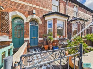 Grove View, York 3 bed townhouse to rent £2,250 pcm £519 pw