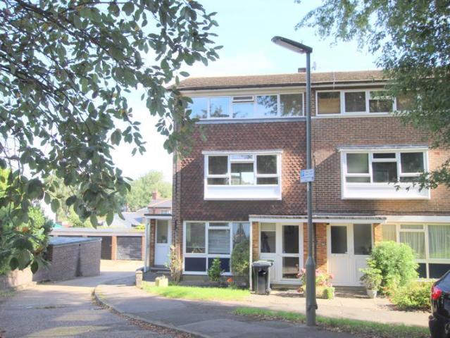 Grove Avenue, Epsom KT17, 2 bed flat to rent, £1,775 pcm | PrimeLocation