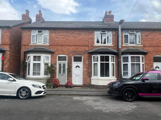 Grove Avenue, Solihull, West. 2 bed terraced house to rent £1,200 pcm £277 pw