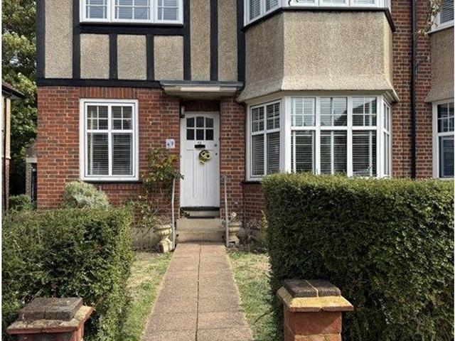 Grove Avenue, Sutton SM1, 2 bed maisonette to rent, £1,760 pcm | PrimeLocation
