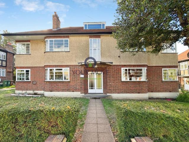 Grove Avenue, Surrey SM1 3 bed flat to rent £1,950 pcm £450 pw