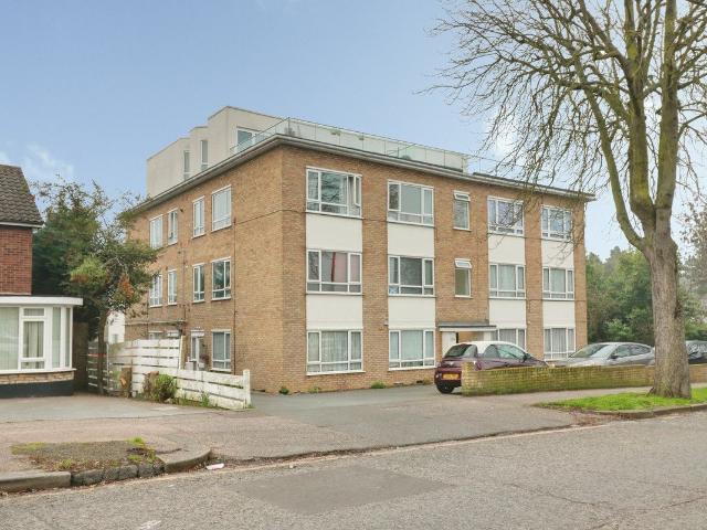Grove Court, Westcliff On Sea SS0, 2 bed flat to rent, £1,200 pcm | PrimeLocation