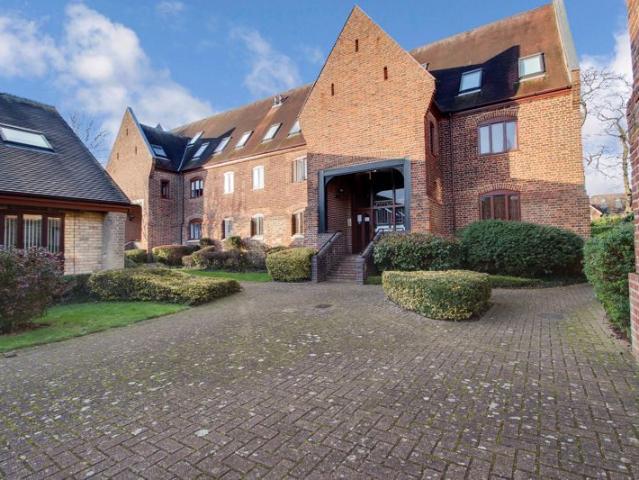 Grove Court, Rampley Lane, Little Paxton, St. Neots PE19, 2 bed flat to rent, £975 pcm | PrimeLocation