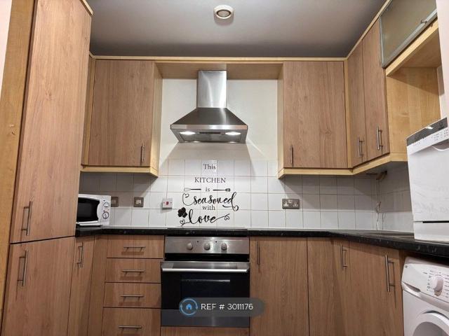 Grove Crescent Road, London E15, 2 bed flat to rent, £1,900 pcm | PrimeLocation