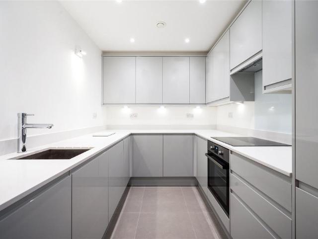 Grove End Gardens, Grove End Road. 1 bed apartment to rent £3,142 pcm £725 pw