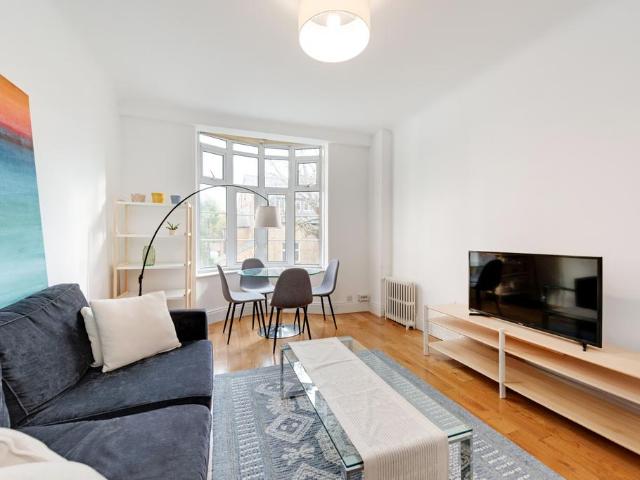 Grove End Gardens, Grove End Road, St. 1 bed apartment to rent £2,535 pcm £585 pw