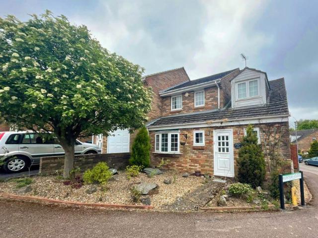 Grove Gardens, Tring 4 bed semi detached house to rent £2,000 pcm £462 pw