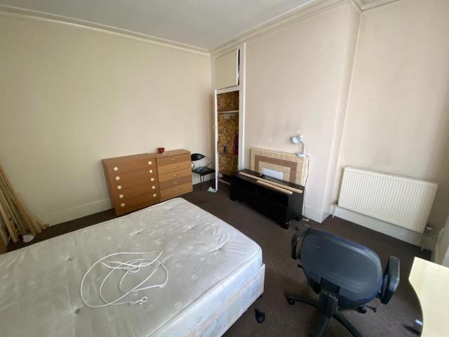 Grove Green Road, London 1 bed in a house share to rent £909 pcm £210 pw