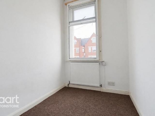 Grove Green Road, London 2 bed flat to rent £1,850 pcm £427 pw