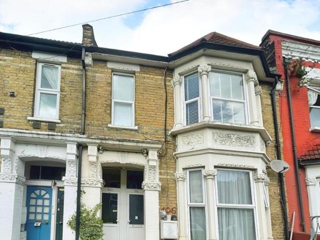 Grove Green Road, London, E11 4EL 2 bed flat to rent £2,300 pcm £531 pw