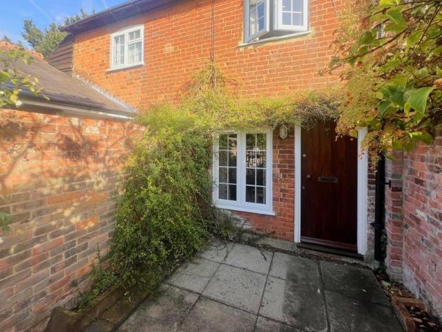 Grove Heath Road, Ripley GU23, 1 bed cottage to rent, £1,595 pcm | PrimeLocation