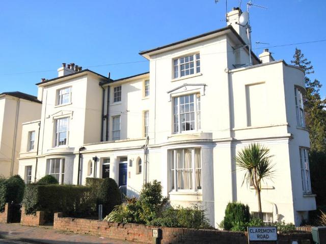Grove Hill Gardens, Tunbridge Wells 2 bed flat to rent £1,295 pcm £299 pw