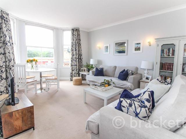 Grove Hill Road, Tunbridge Wells TN1, 2 bed flat to rent, £1,495 pcm | PrimeLocation