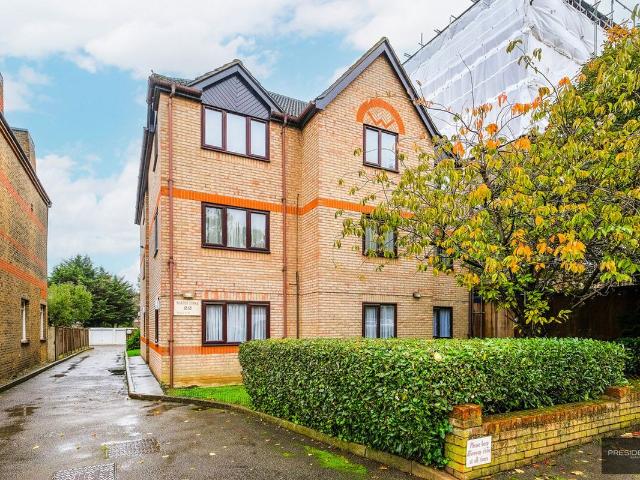 Grove Hill, Walton Lodge E18, 1 bed flat to rent, £1,600 pcm | PrimeLocation
