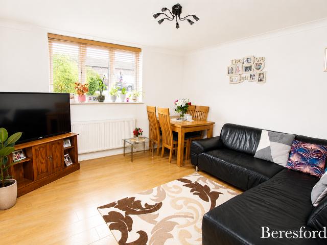 Grove House, Firsgrove Crescent CM14, 2 bed flat to rent, £1,500 pcm | PrimeLocation