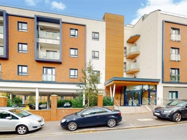 Grove House Sidmouth Avenue, Isleworth TW7, 2 bed flat to rent, £2,295 pcm | PrimeLocation