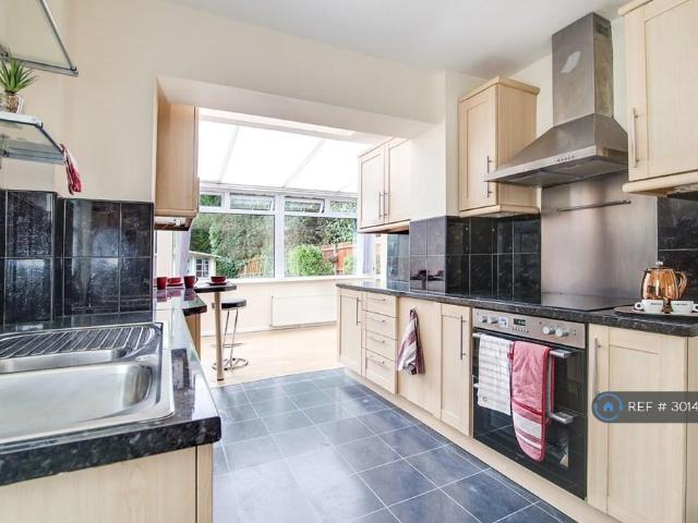 Grove Lane, Harborne, Birmingham, B17 4 bed detached house to rent £1,900 pcm £438 pw